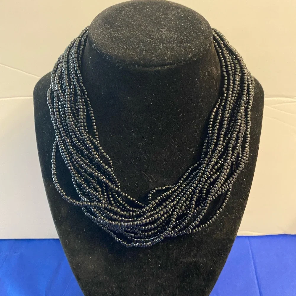 Elegant Black Beaded Necklace - Picture 12 of 12